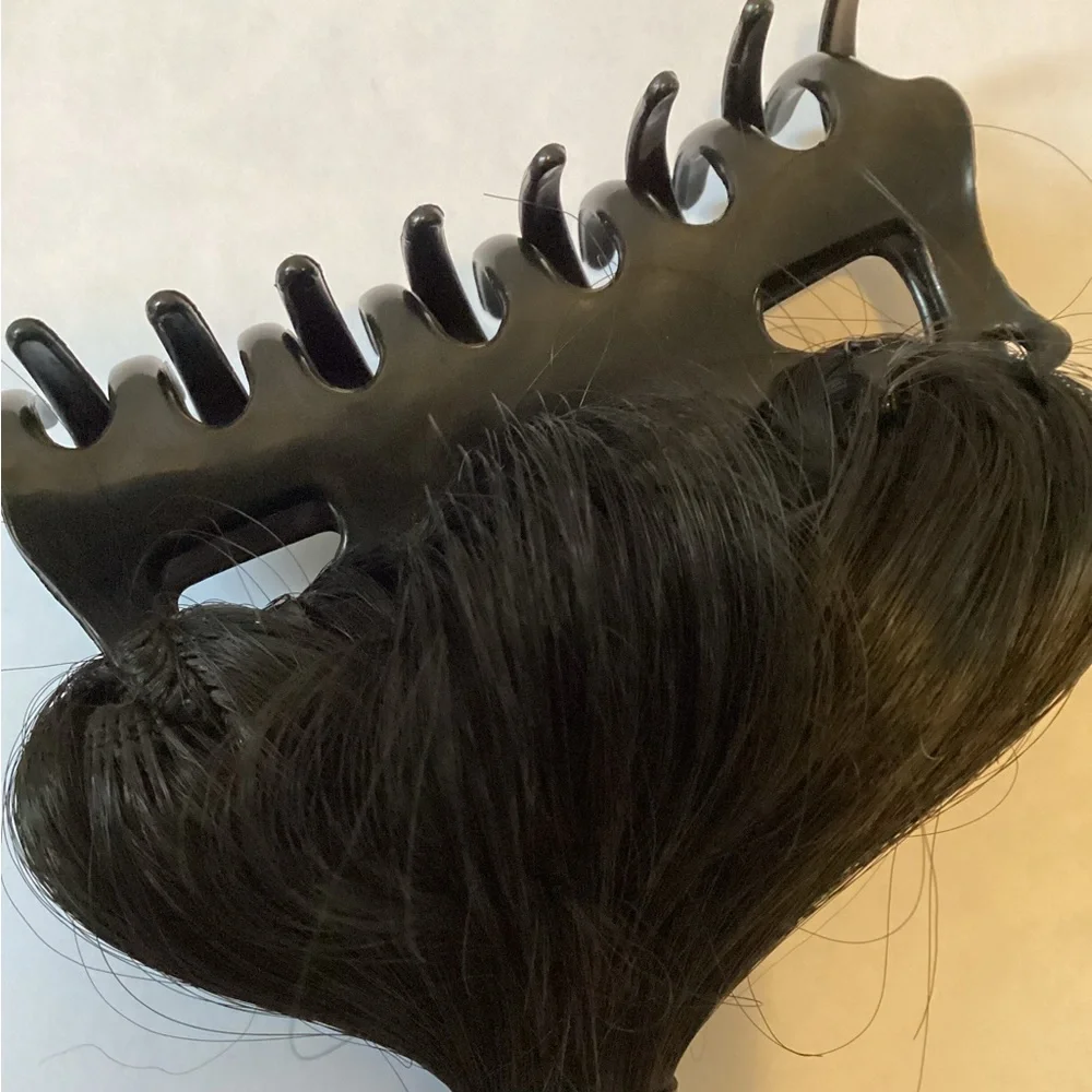 Very light clipping ponytail suitable for children and young adults